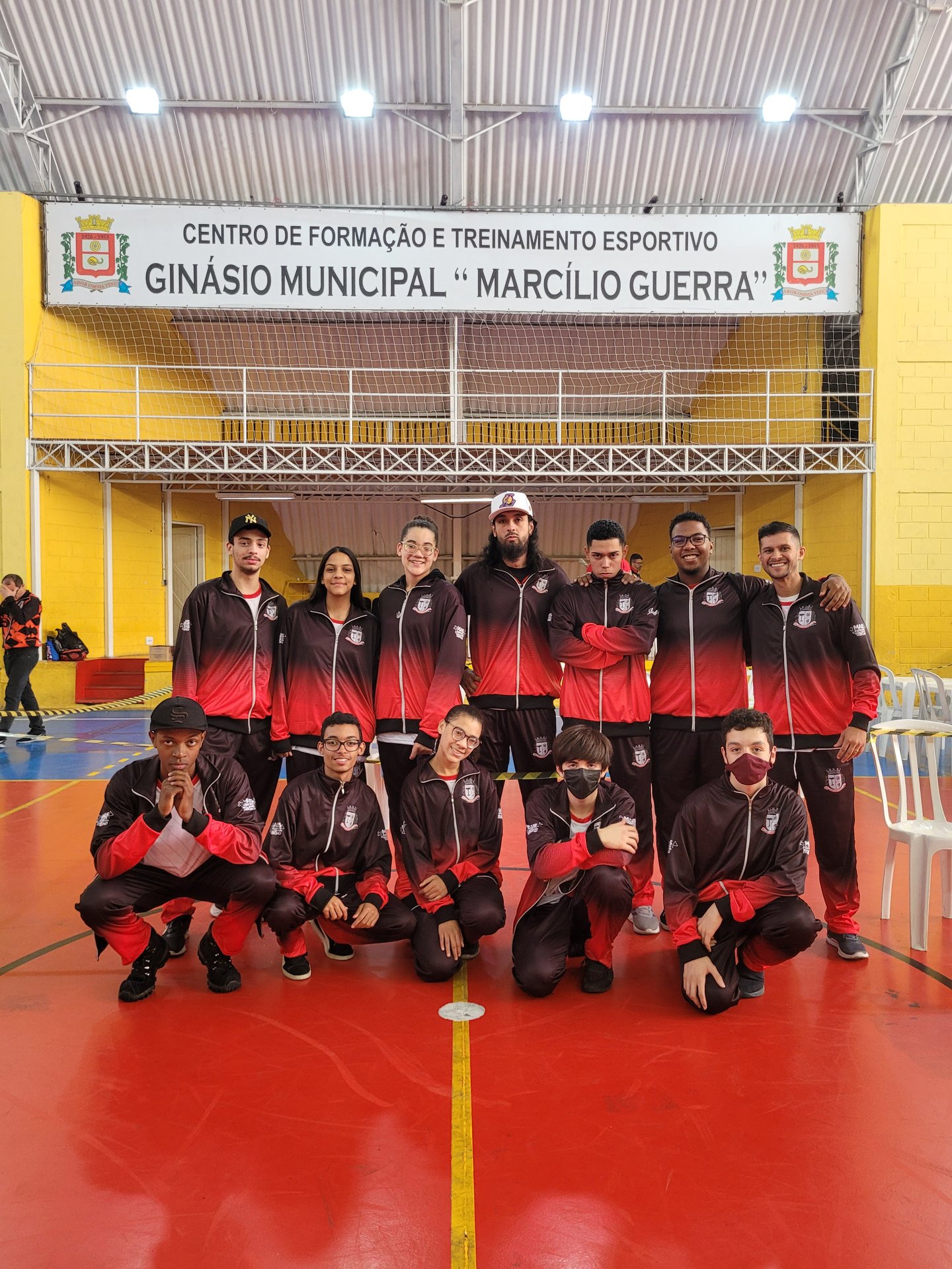 Equipe do Xadrez Taboão reunida no Ginásio Municipal Marcílio Guerra
